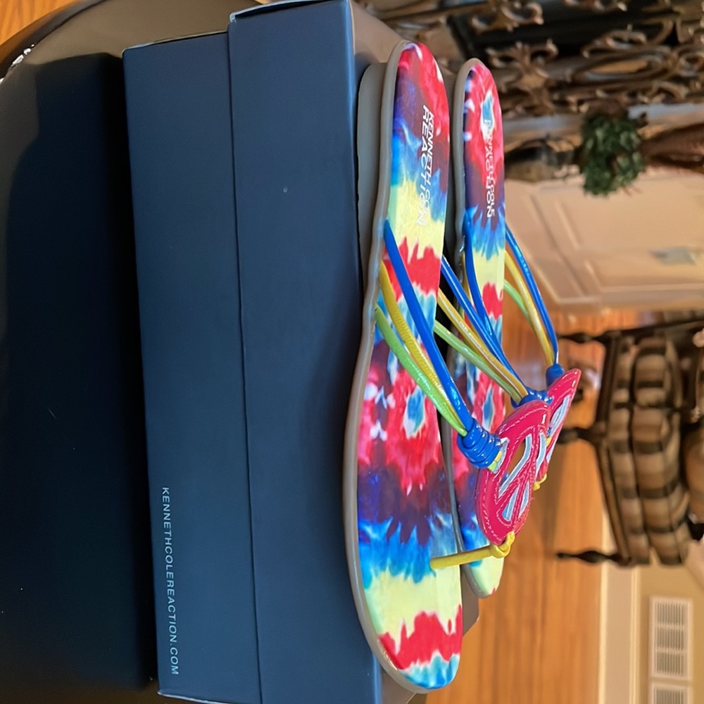 NIB-Kenneth Coke Reaction thong sandals -multi color-size 2-so fun! - Picture 2 of 4
